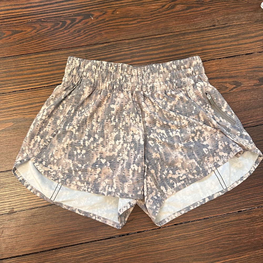 Lululemon LR Tracker short